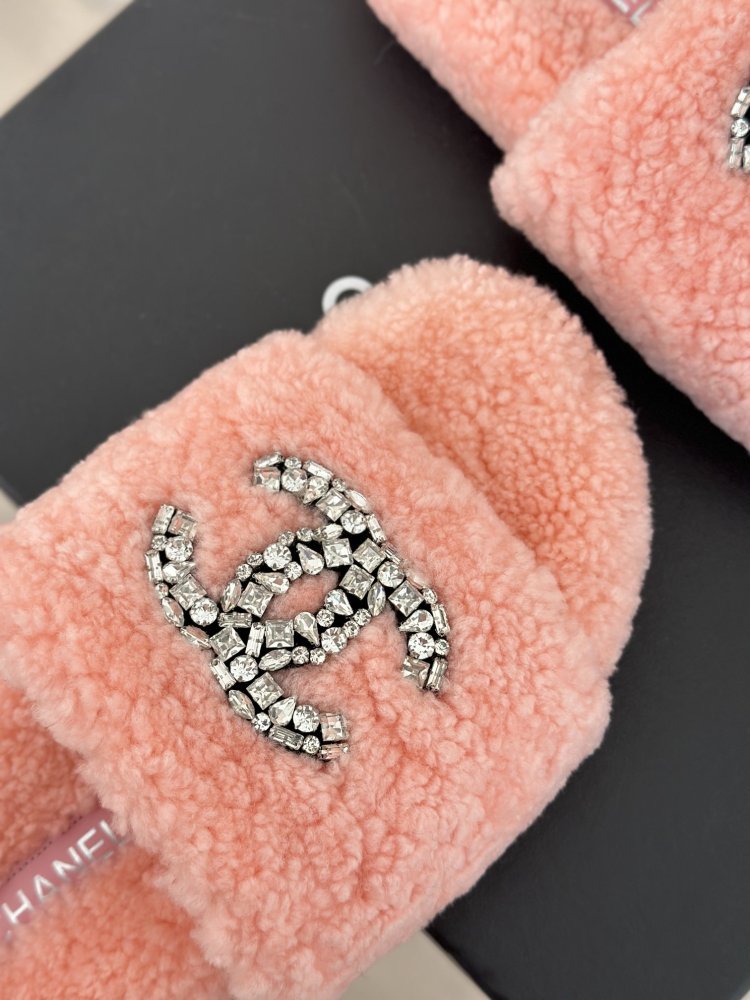 Fluffy fur slippers Chanel фото 7