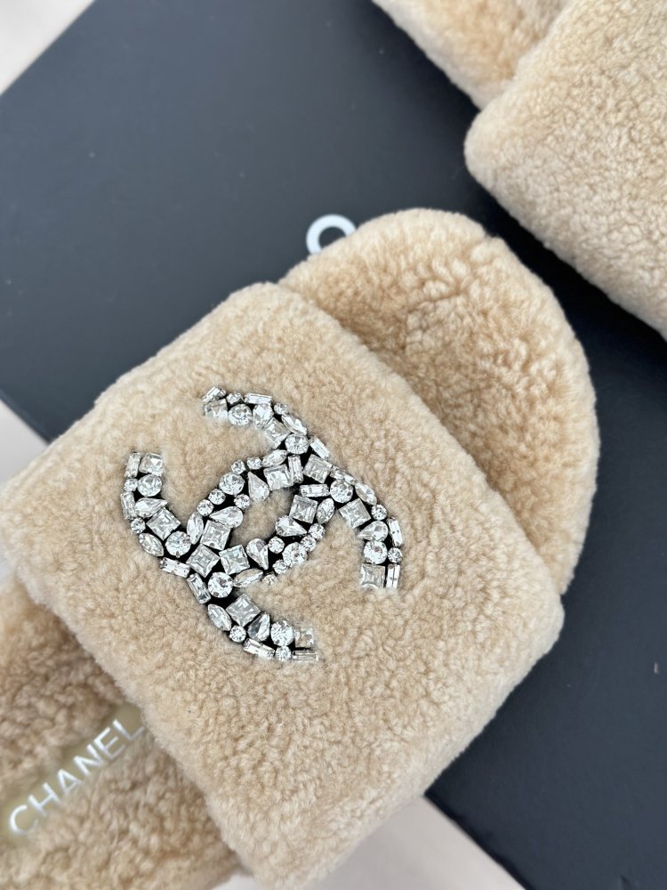 Пухнасті хутряні капці Chanel фото 7