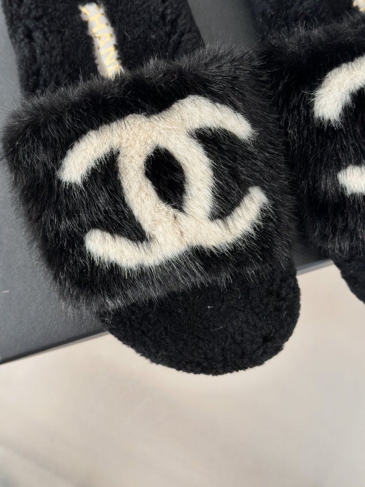 Пушистые меховые тапочки Chanel фото 7