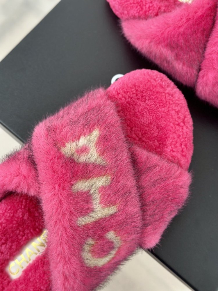 Пушистые меховые тапочки Chanel фото 7