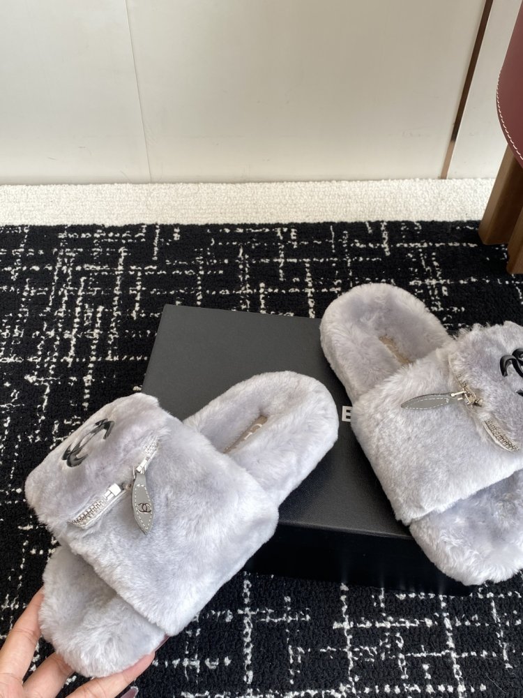Пушистые меховые тапочки Chanel фото 7