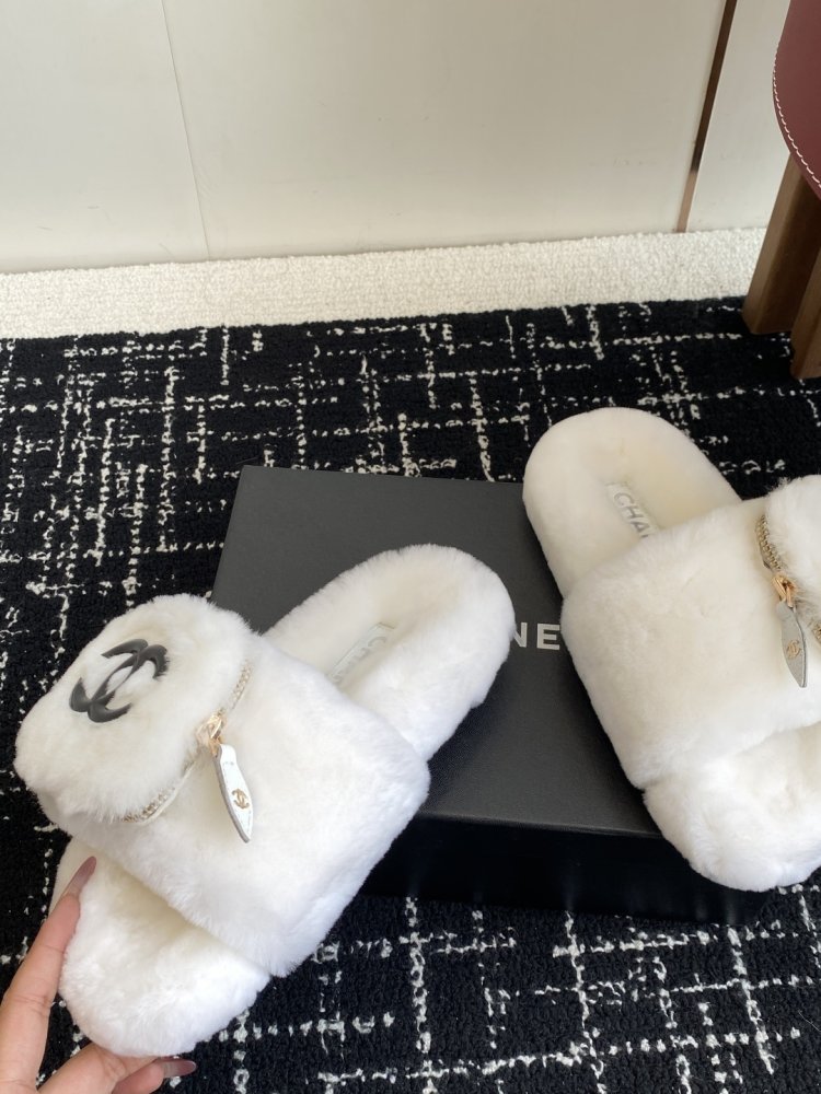 Пушистые меховые тапочки Chanel фото 7