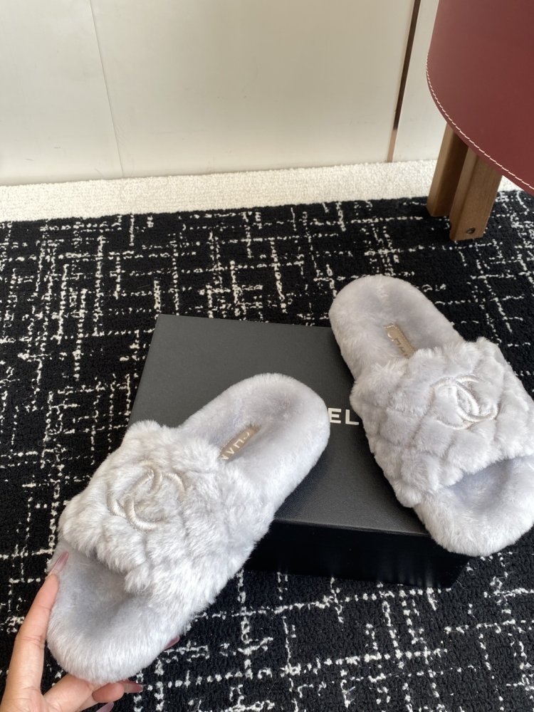 Пушистые меховые тапочки Chanel фото 7