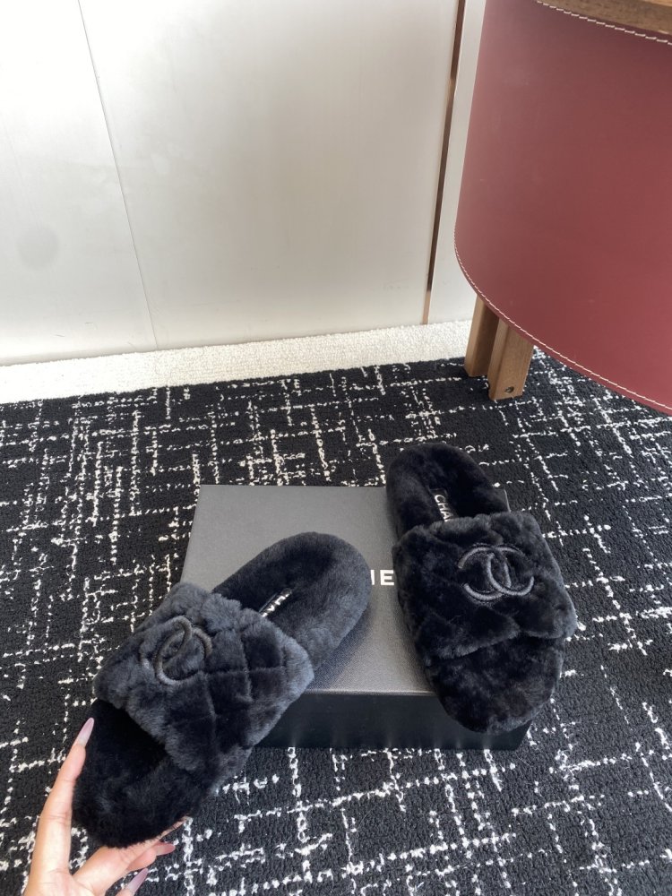 Пушистые меховые тапочки Chanel фото 7
