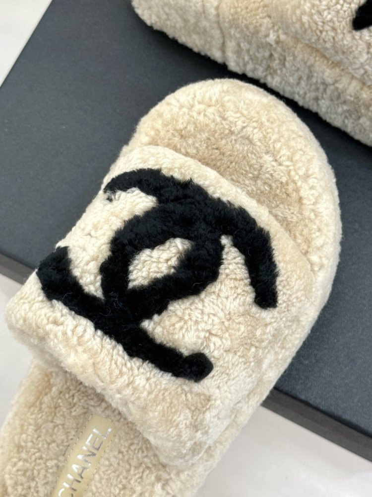 Fluffy fur slippers Chanel фото 7