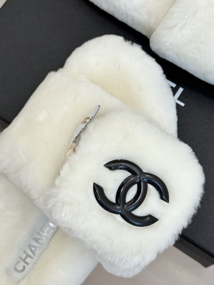Fluffy fur slippers Chanel фото 7