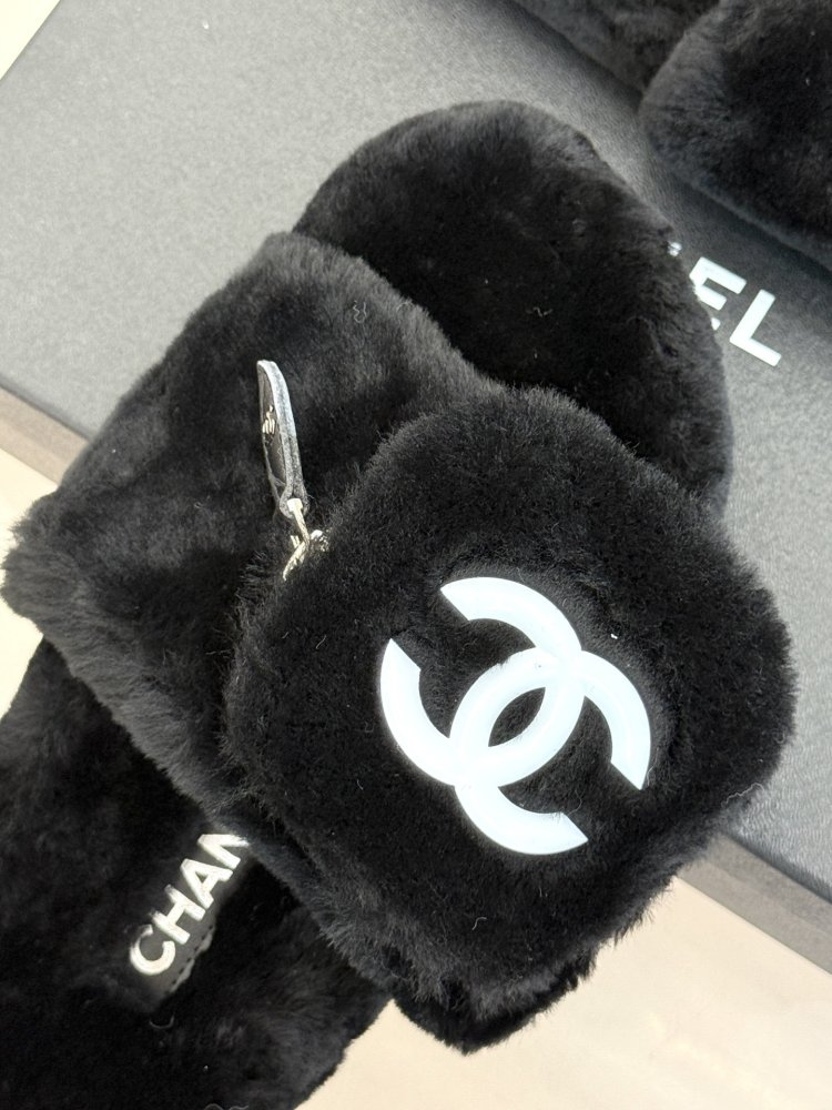 Fluffy fur slippers Chanel фото 7