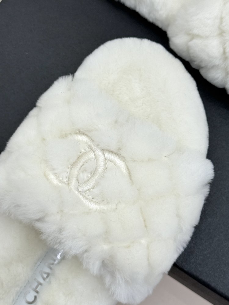 Fluffy fur slippers Chanel фото 7