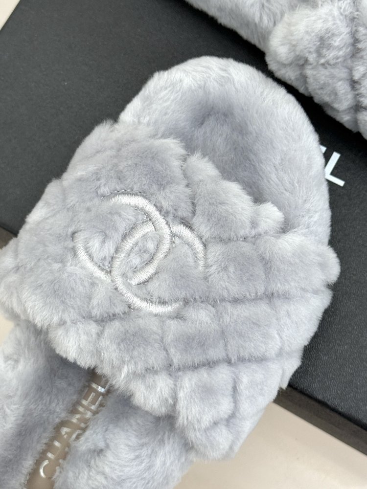 Fluffy fur slippers Chanel фото 7