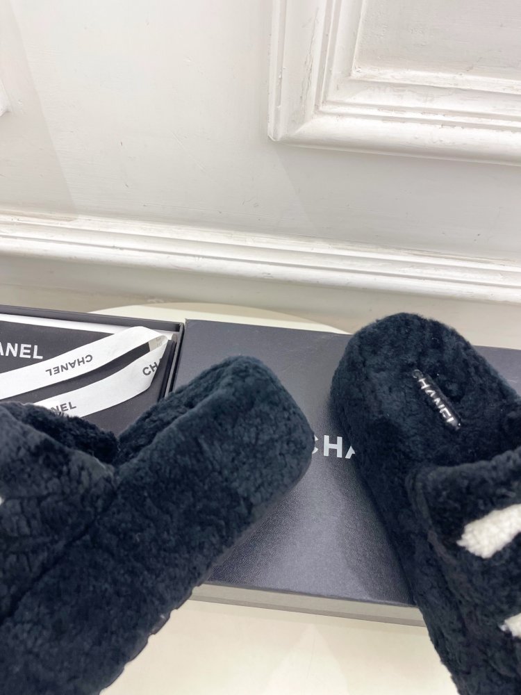 Fluffy fur slippers Chanel фото 7