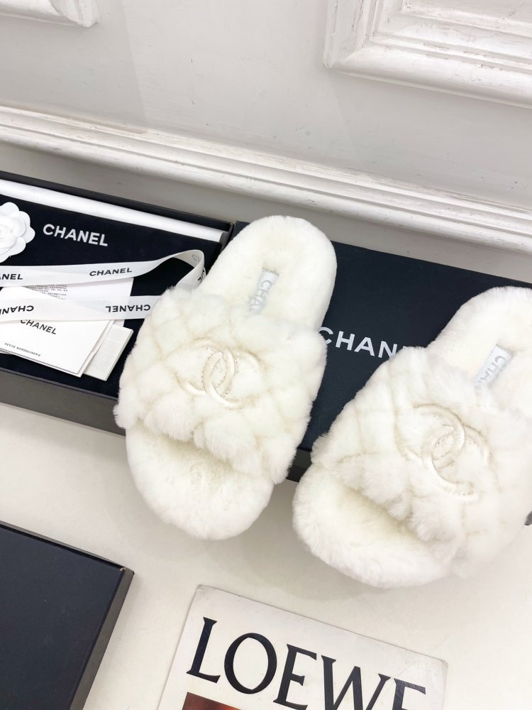 Fluffy fur slippers Chanel фото 7