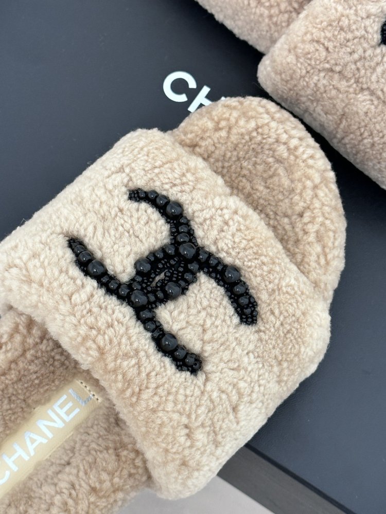 Fluffy fur slippers Chanel фото 7