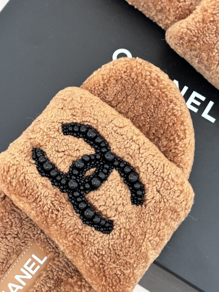 Fluffy fur slippers Chanel фото 7