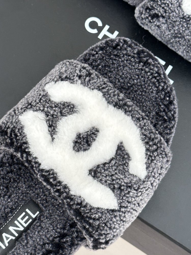 Fluffy fur slippers Chanel фото 7