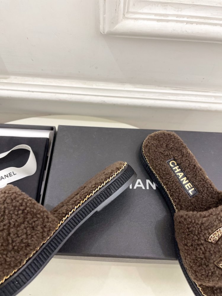 Пухнасті хутряні капці Chanel фото 7