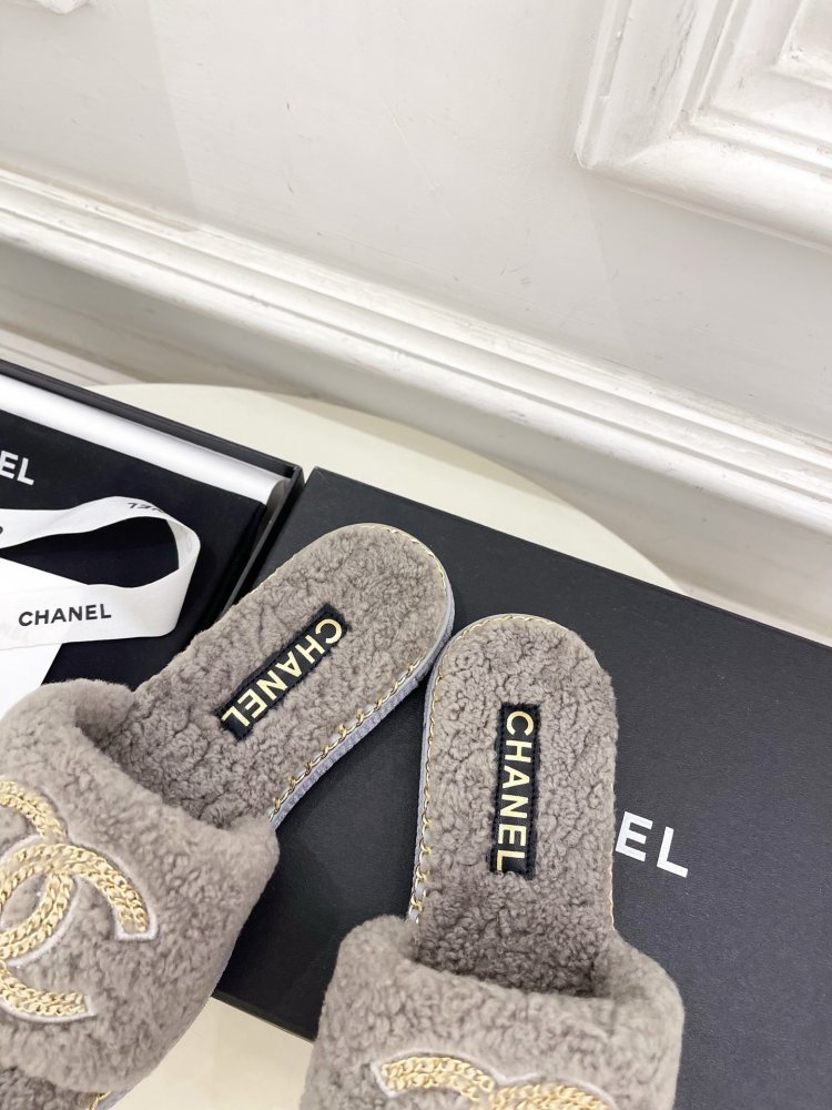 Fluffy fur slippers Chanel фото 7