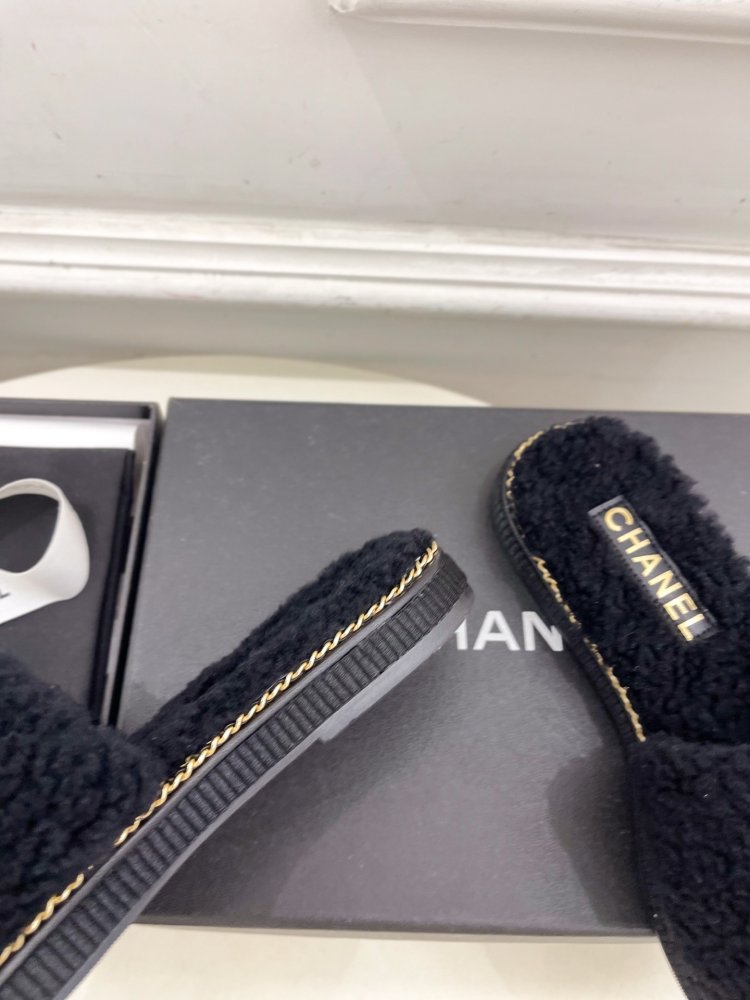 Fluffy fur slippers Chanel фото 7
