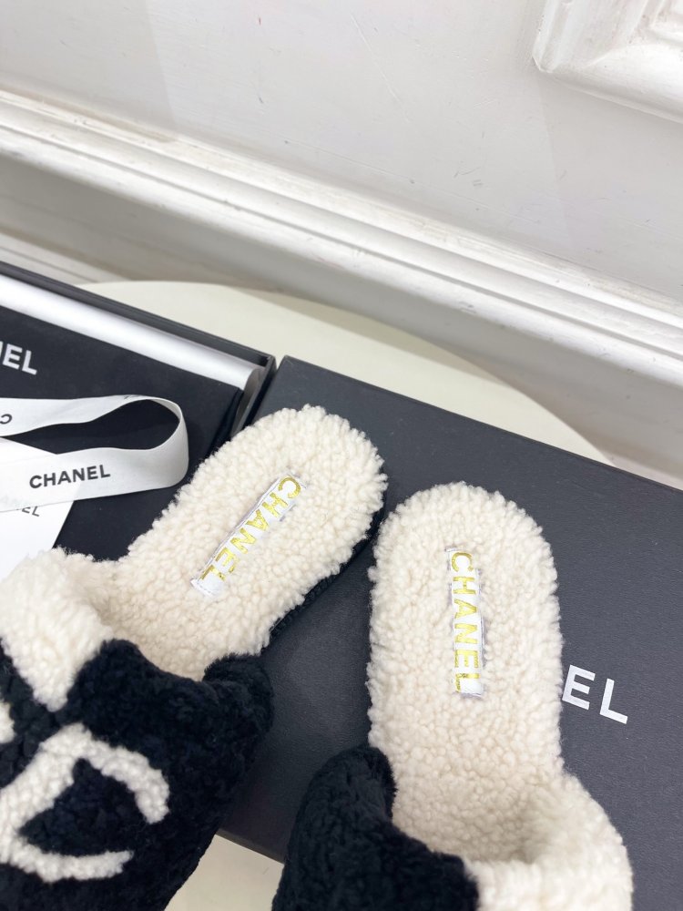 Fluffy fur slippers Chanel фото 7