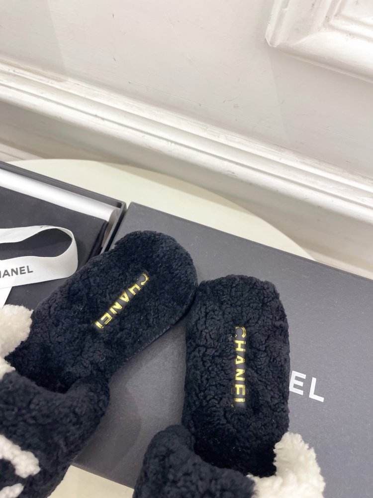 Fluffy fur slippers Chanel фото 7