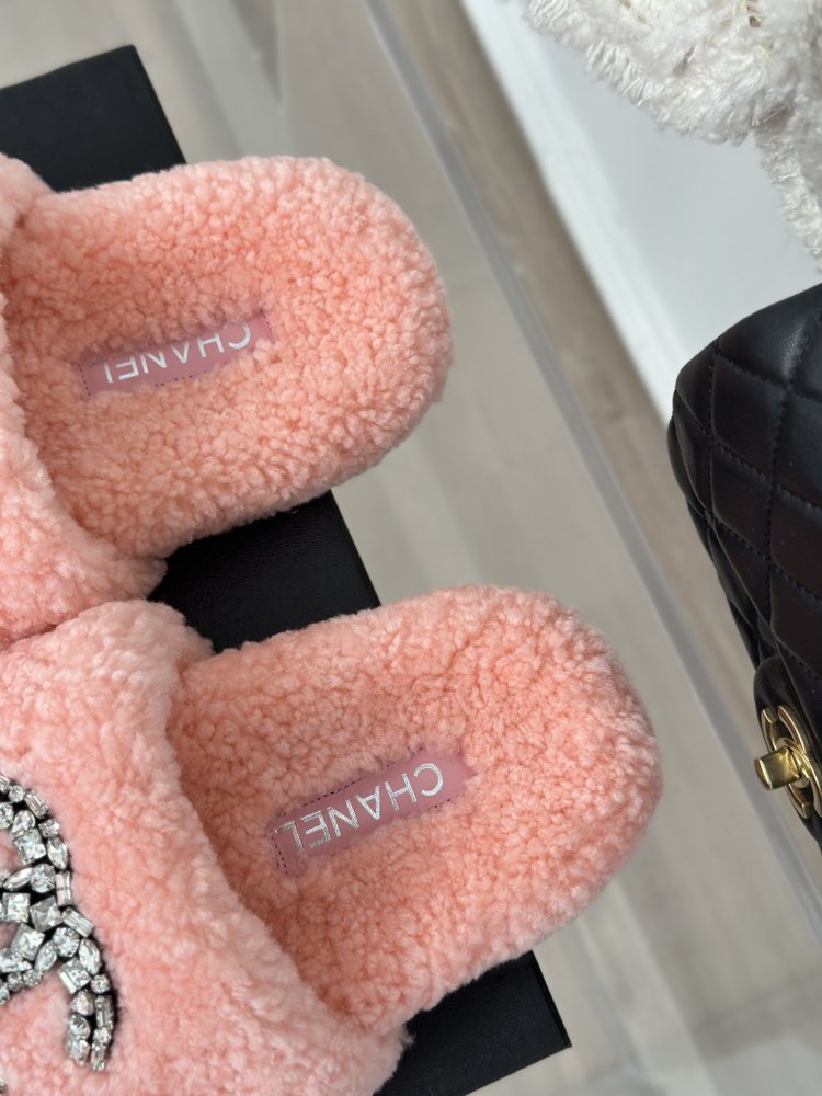 Fluffy fur slippers Chanel фото 8