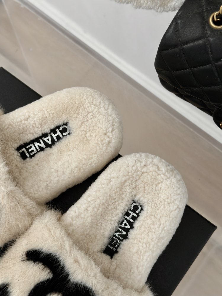 Пушистые меховые тапочки Chanel фото 8