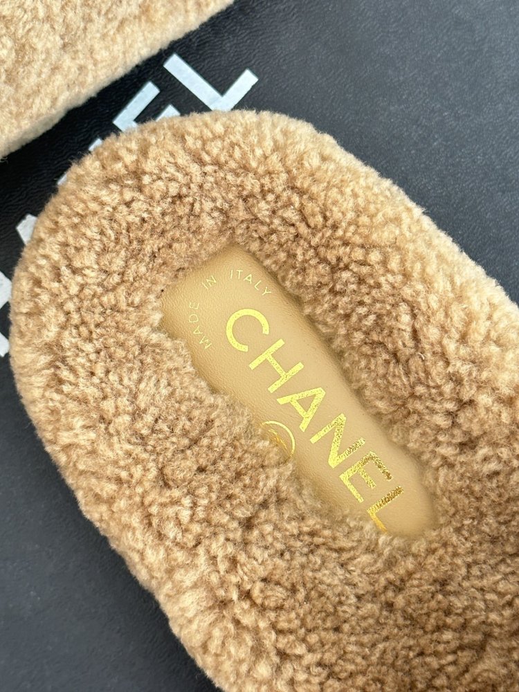 Пушистые меховые тапочки Chanel фото 8