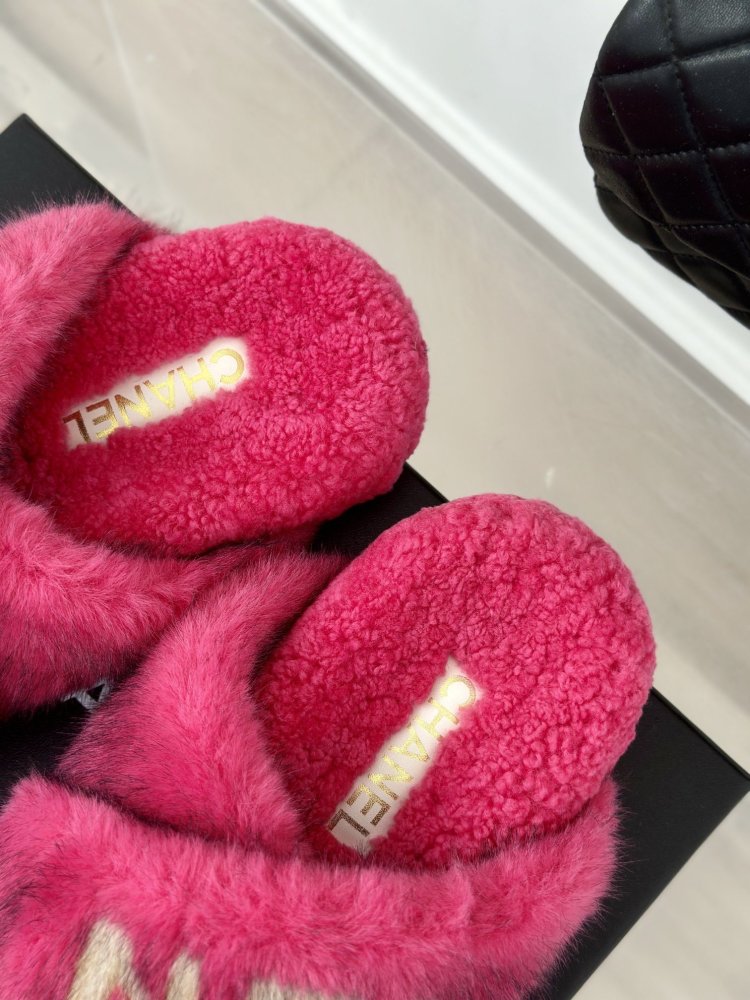 Пушистые меховые тапочки Chanel фото 8