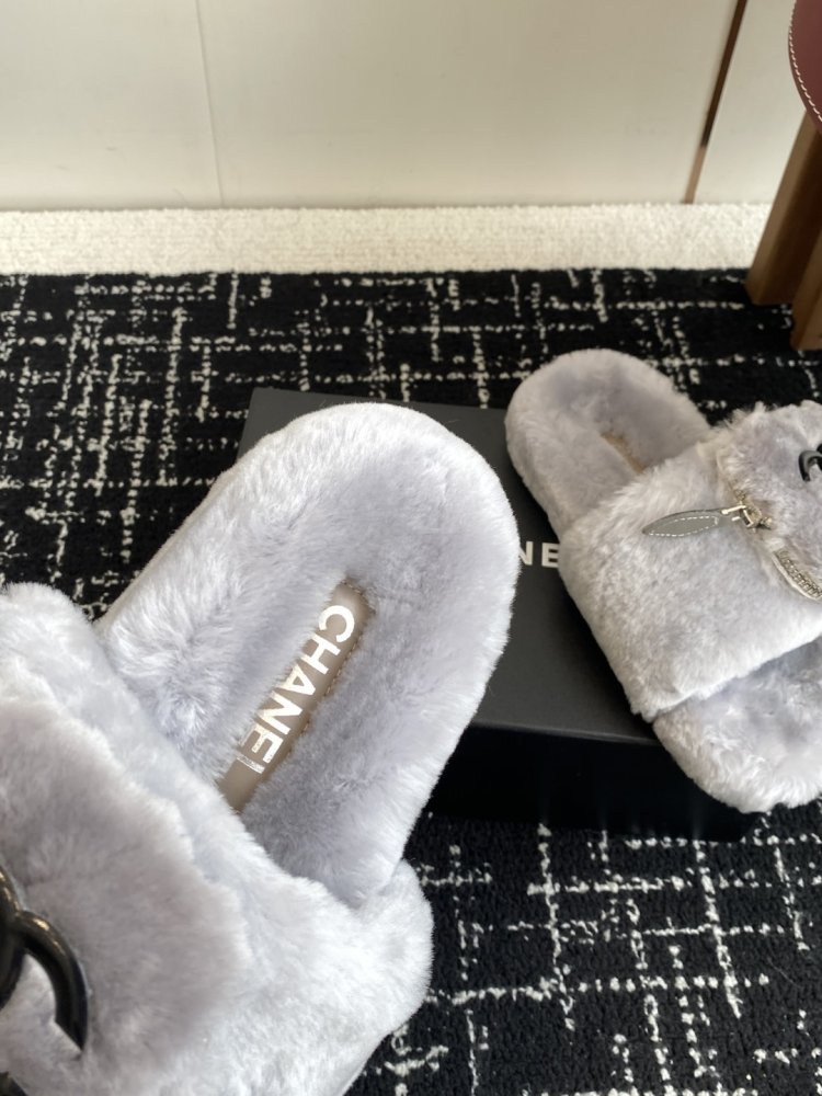 Пушистые меховые тапочки Chanel фото 8