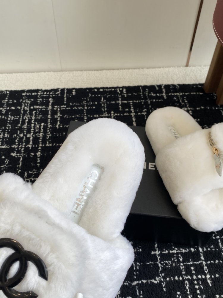 Пушистые меховые тапочки Chanel фото 8