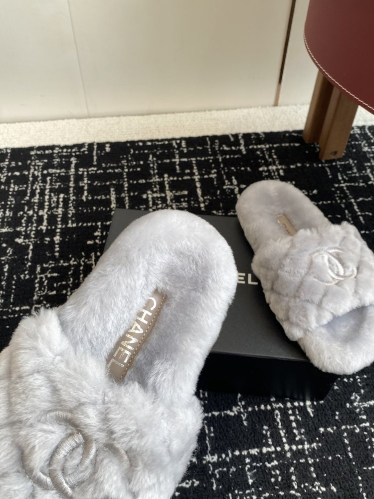 Пушистые меховые тапочки Chanel фото 8
