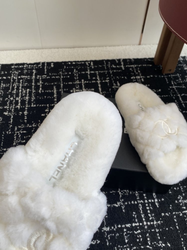 Пушистые меховые тапочки Chanel фото 8