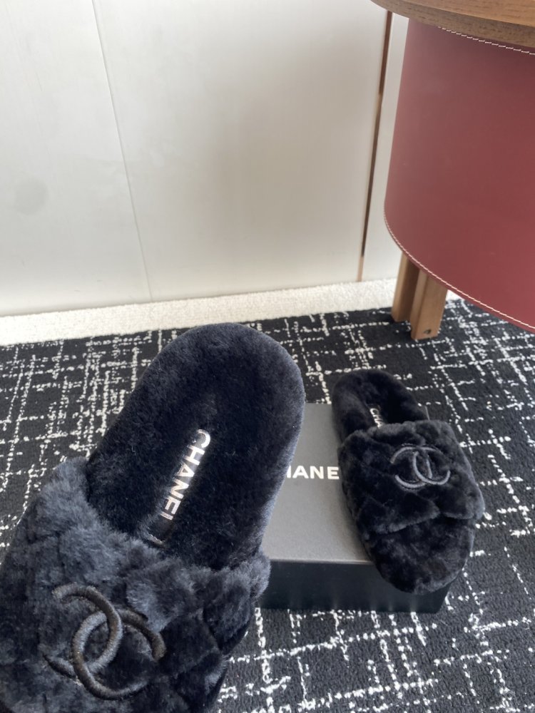 Пушистые меховые тапочки Chanel фото 8
