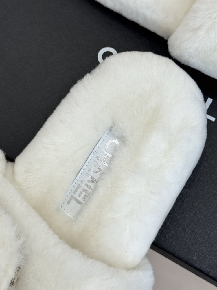 Fluffy fur slippers Chanel фото 8