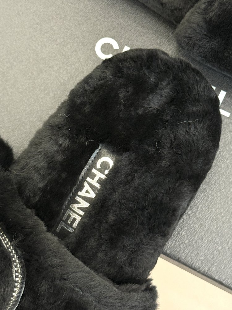 Fluffy fur slippers Chanel фото 8