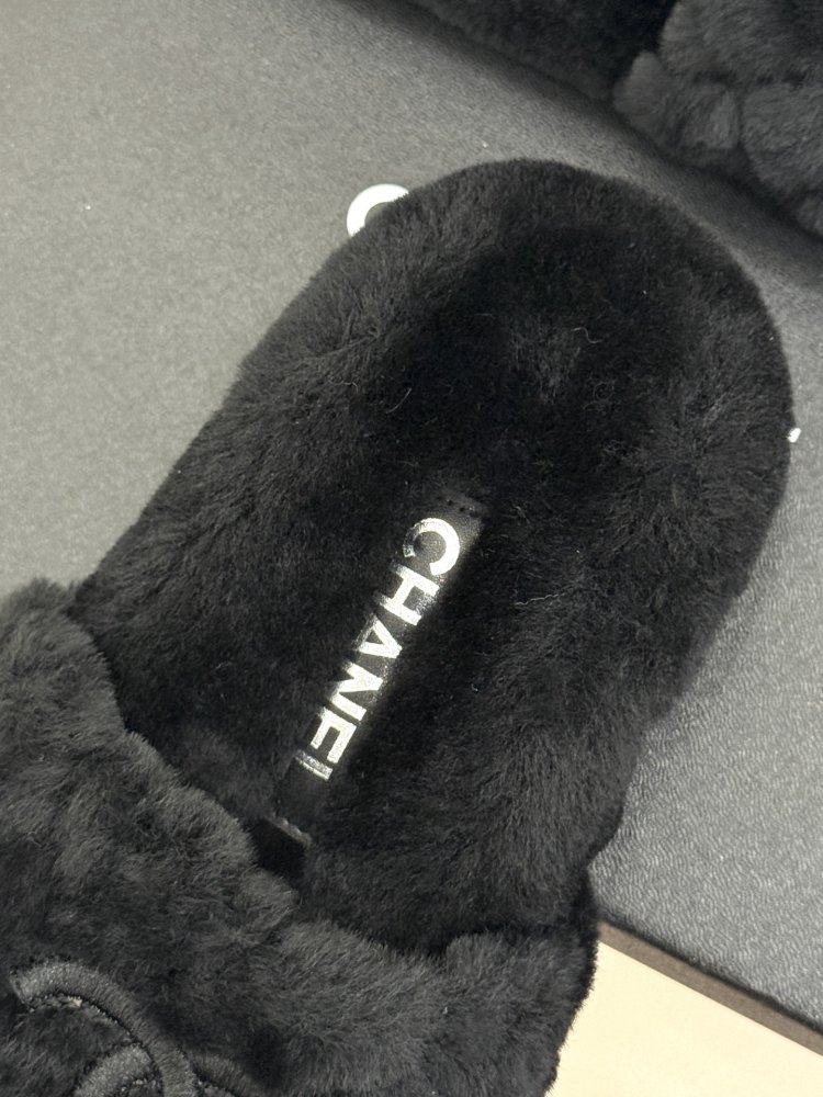 Fluffy fur slippers Chanel фото 8