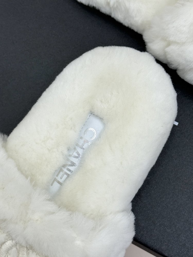 Fluffy fur slippers Chanel фото 8
