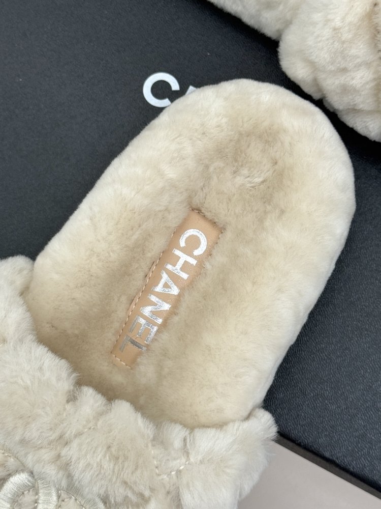Fluffy fur slippers Chanel фото 8