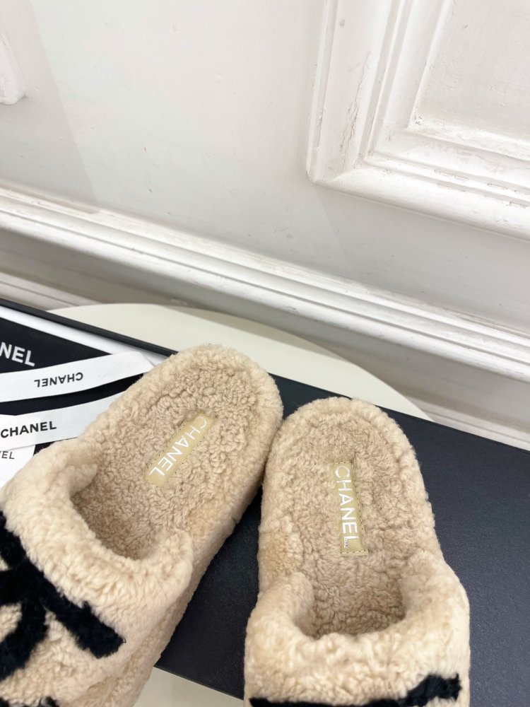 Fluffy fur slippers Chanel фото 8