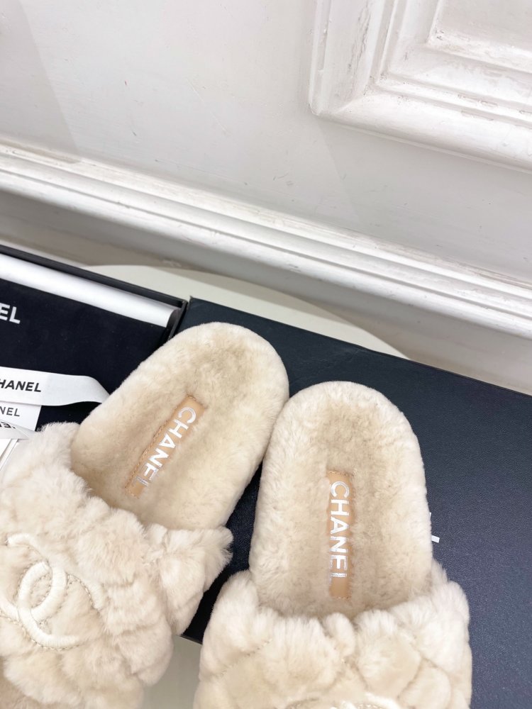 Fluffy fur slippers Chanel фото 8