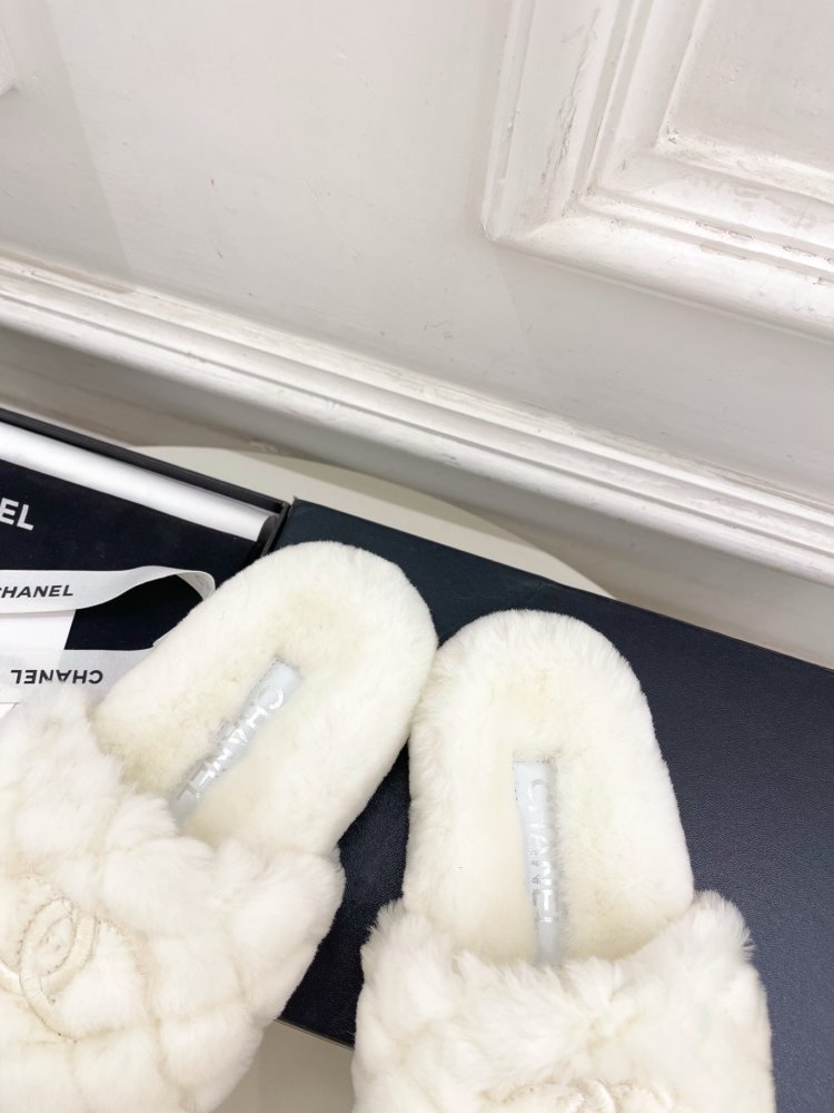 Fluffy fur slippers Chanel фото 8
