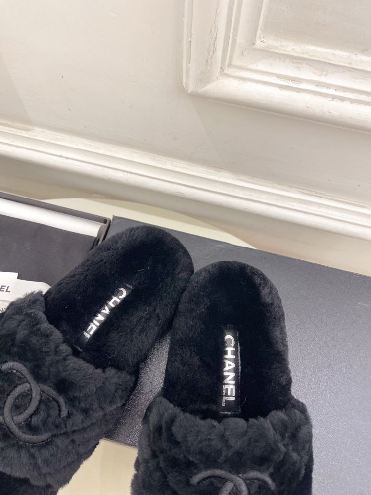 Fluffy fur slippers Chanel фото 8