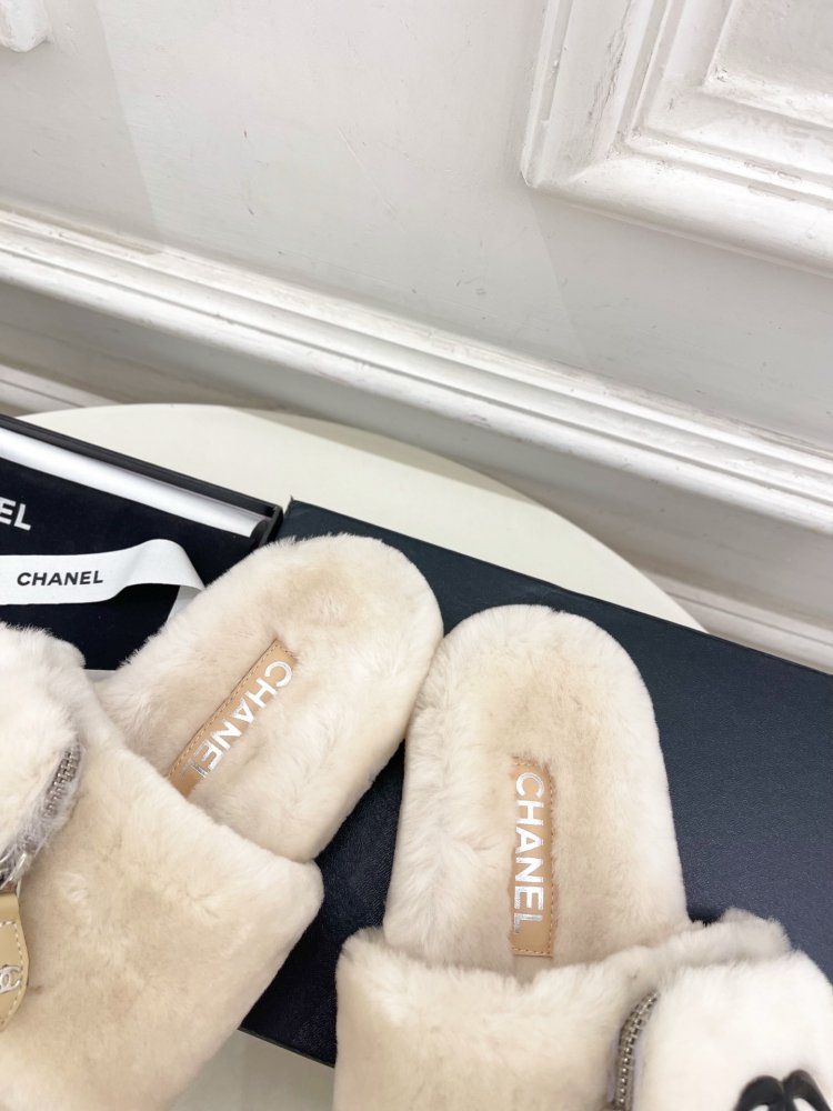 Fluffy fur slippers Chanel фото 8