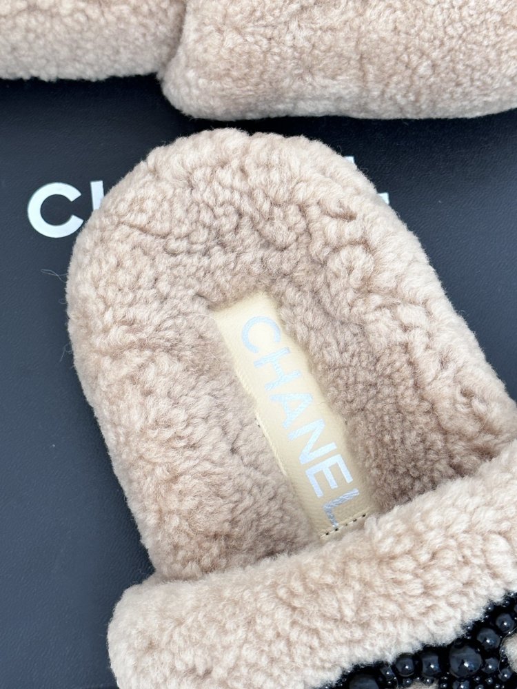 Fluffy fur slippers Chanel фото 8