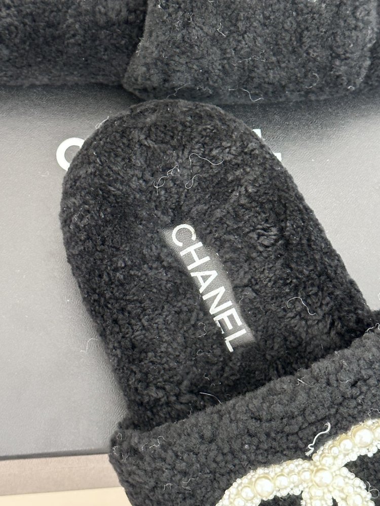Fluffy fur slippers Chanel фото 8
