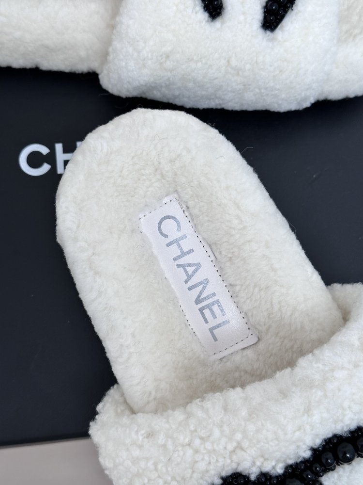Fluffy fur slippers Chanel фото 8