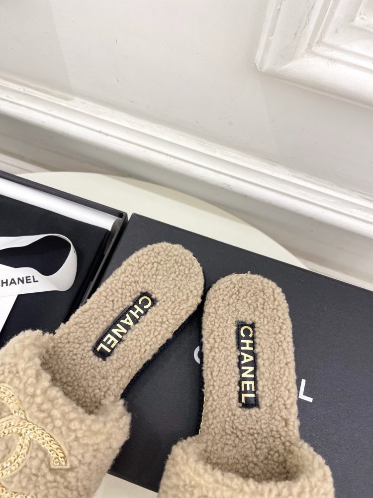 Fluffy fur slippers Chanel фото 8