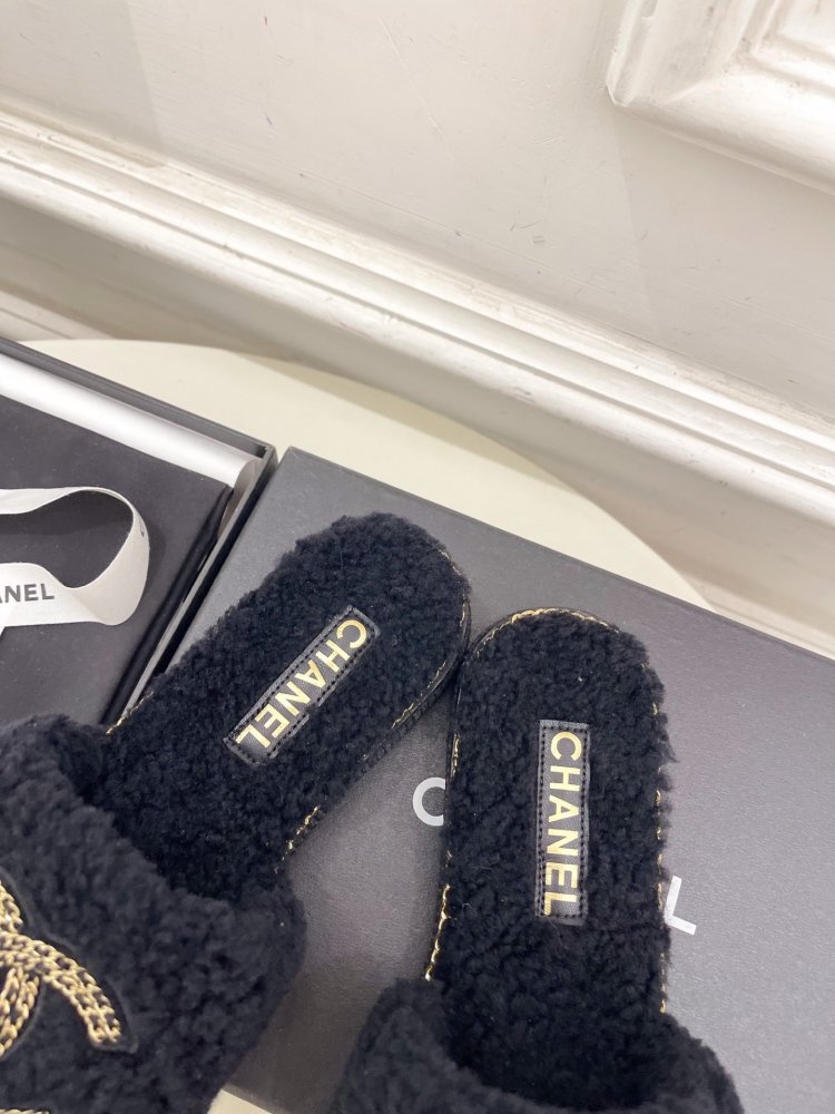 Fluffy fur slippers Chanel фото 8