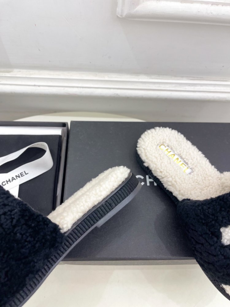 Fluffy fur slippers Chanel фото 8