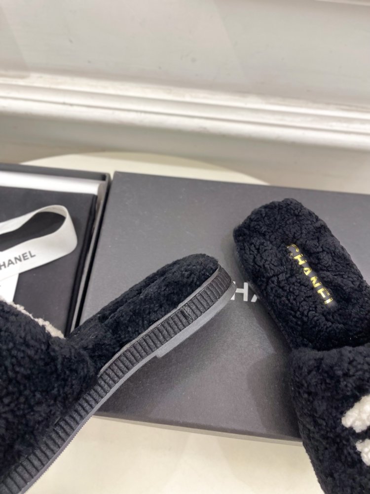 Fluffy fur slippers Chanel фото 8