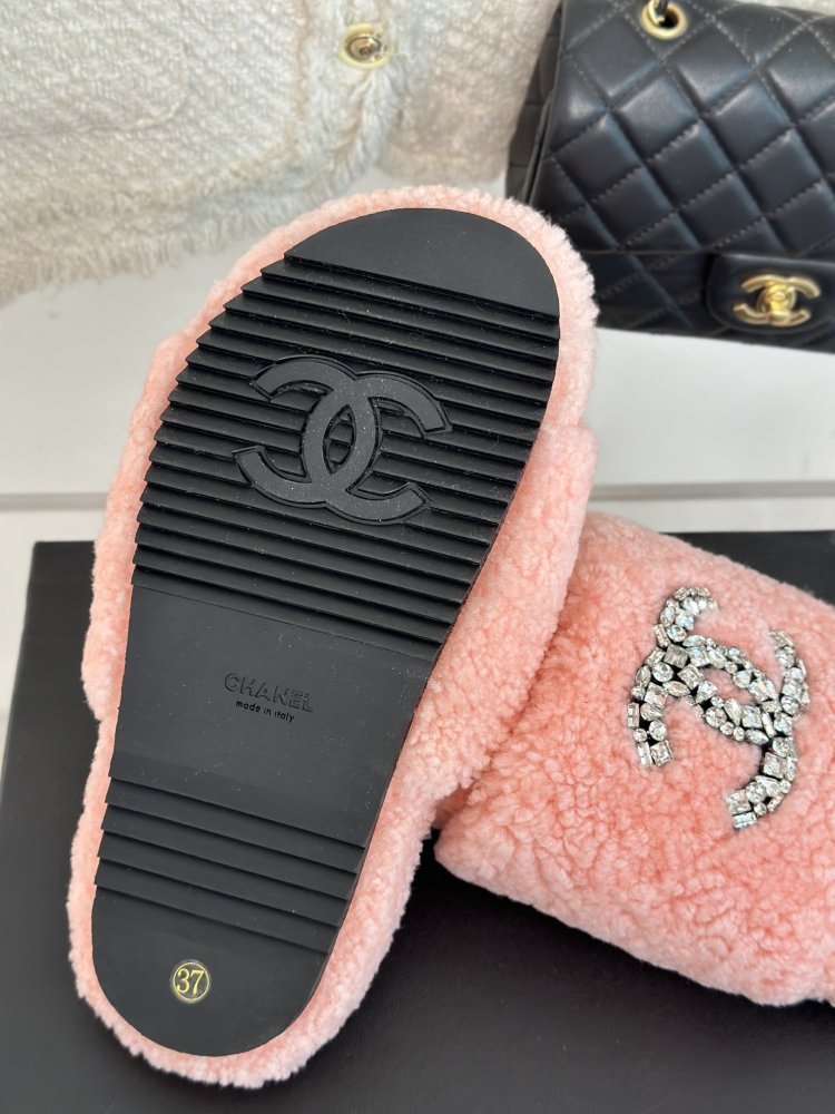 Fluffy fur slippers Chanel фото 9